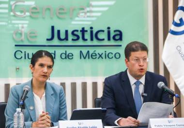 La fiscal de la ciudad, Bertha Alcalde Luján y el director de la policía, Pablo Vazquez Camacho; informaron sobre las investigaciones los funcionarios del Gobierno Capitalinos, asesinados ayer en la calzada de Tlalpan.