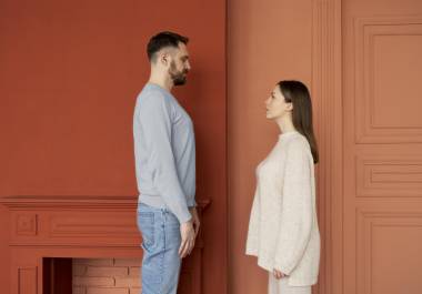 Los hombres son más altos que las mujeres, por un promedio de 13 centímetros.