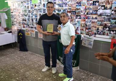 La Unión de Voceadores y Expendedores de Periódicos y Revistas de Saltillo entregó un reconocimiento a VANGUARDIA por su destacada labor periodística a lo largo de casi medio siglo.