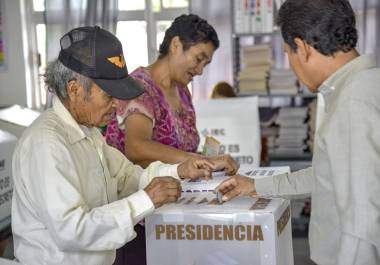 En la imagen, ciudadanos acudieron a las urnas en Saltillo durante la jornada electoral de este 1 de junio, en la que se eligieron magistraturas locales y federales, con altos niveles de votos nulos registrados.