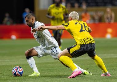 Guirassy marcó los dos tantos del conjunto alemán, que ahora enfrentará al Real Madrid en la siguiente ronda.