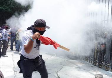 Miembros de la coordinadora en Guerrero intentaron entrar por la fuerza a las instalaciones de Segob.