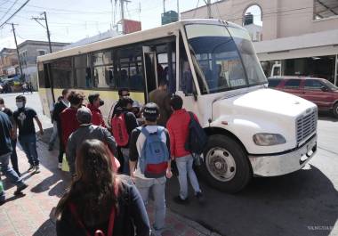 Concesionarios participan como visores en estudios de campo para asegurar que el nuevo sistema de transporte refleje las necesidades reales de usuarios y operadores.