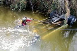 Los cuerpos fueron rescatados del interior de una acequia en el municipio de Pesquería, Nuevo León.