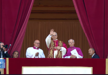 La fumata blanca y el anuncio del Habemus Papam marcan el inicio del pontificado de Robert Prevost, nuevo líder espiritual de más de 1.300 millones de católicos.