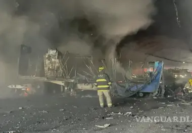 Tres vehículos fueron consumidos por el fuego dentro del túnel Los Chorros.