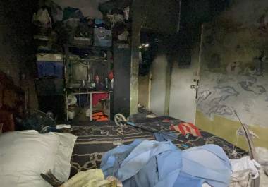 Bomberos de Saltillo trabajaron por varios minutos para controlar el incendio en la vivienda de Hacienda Narro.