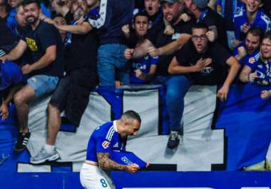 Jesús Martínez y Santi Cazorla, figuras clave en el resurgimiento del Real Oviedo rumbo a LaLiga.